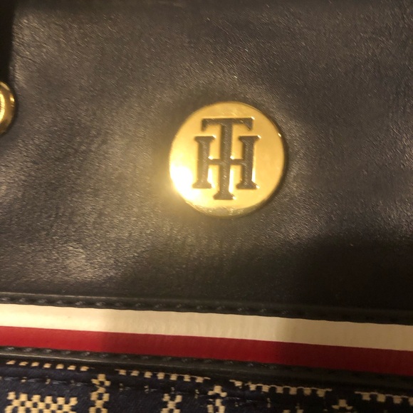 Tommy Hilfiger bag. Navy /white with gold tone and red striped. - Picture 3 of 6